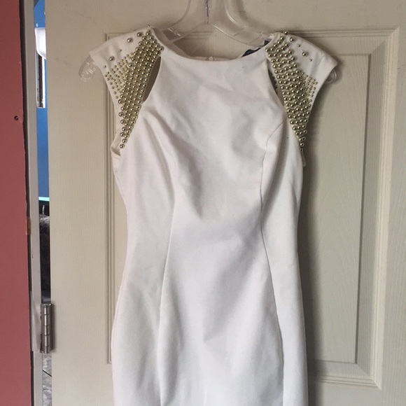 Form fitting dress - Picture 3 of 4
